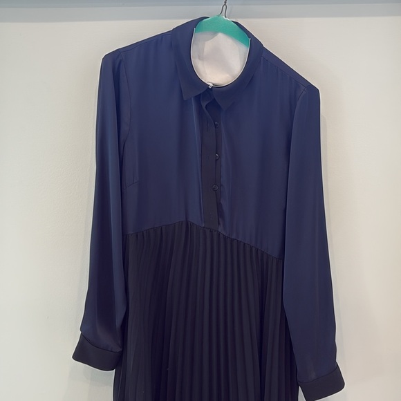 Cecily | Pleated Maternity & Nursing Midi Dress - Picture 5 of 5